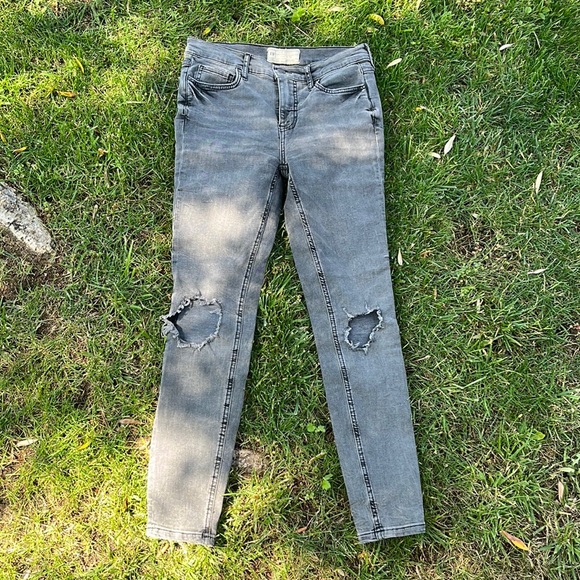 Free People Denim - Free people Skinny jeans Gary stressed size 26
